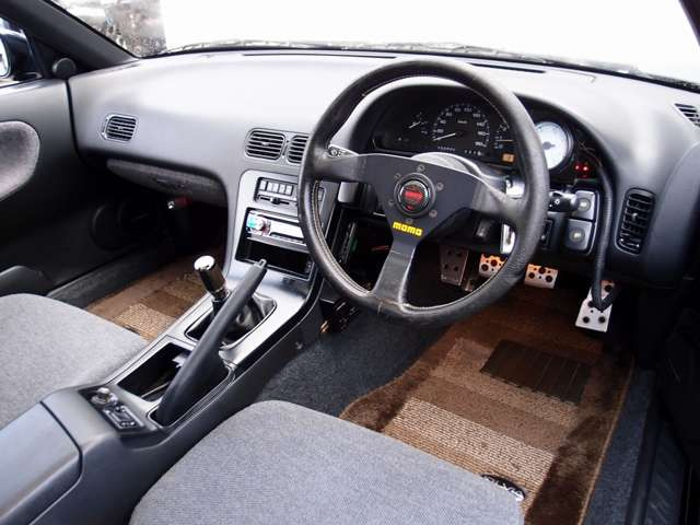 �������Y��Ƀ��[���N���[�j���O�ς݂ƂȂ�܂��B���΂��̌��ȏL����F���܂̏L����������܂���B����]�ɉ�����RECARO���Ȃǂ̃X�|�[�c�V�[�g�ɕύX���\�ł��B���C�y�ɂ����k�������܂�