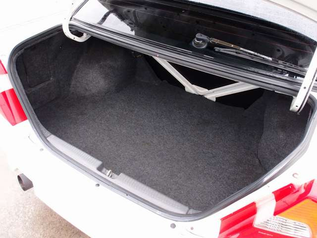 ���Ђ̓h�A�̃q���W����/�e�������/�t���A�}�b�g�ȂǁA�ׂ��ȏ����Y��ɃN���[�j���O�v���܂��B�V�Ԃ��낵���Ă̂悤�ȋP������ԗ������q�l�ɂ��[�Ԃ����Ē����܂��B�������̂��q�l�������S���Ă������������܂�