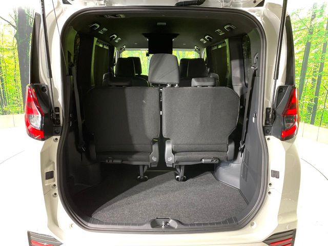 ���i�̂���������ʋ΁A���}���ɏ\���ȉ׎��X�y�[�X���m�ۂ��Ă���܂��B�Z�J���h�V�[�g��|���ƁA�傫�ȉו��̐ύڂ��\�ł���