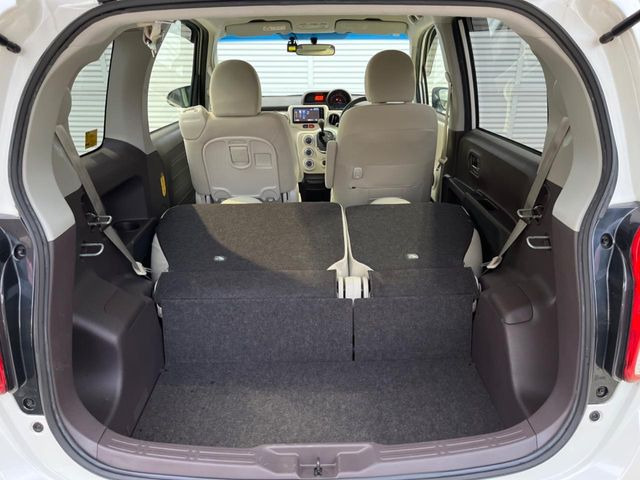 ���i�̂���������ʋ΁A���}���ɏ\���ȉ׎��X�y�[�X���m�ۂ��Ă���܂��B�Z�J���h�V�[�g��|���ƁA�傫�ȉו��̐ύڂ��\�ł���