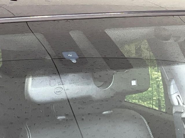 �y���[�_�[�u���[�L�T�|�[�g�z���s���ɑO���̎ԗ�����F�����A�Փ˂������Ȏ��͌x��ƃu���[�L�ŏՓˉ���Ɣ�Q�y�����A�V�X�g�B�����S�Ƀh���C�u�����y���݂��������܂��B