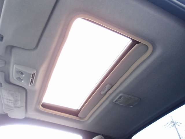 ���Ђ̓J�X�^���𓾈ӂƂ��Ă���܂��B�ԍ�����WORK�z�C�[���A�I�[�f�B�I�J�X�^���ȂǁA���[�ԑO�ɂ��q�l�̃X�^�C���ɍ����J�X�^���₨�Ԃƈꏏ�ɃI�[�g���[���ɂ��鎖���\�ƂȂ�܂��̂ł��C�y�ɂ����k������