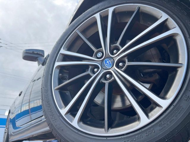 �y����17�C���`�A���~�z�C�[���z�O�ςɃ}�b�`���������A���~�z�C�[���𑕒����Ă���܂��B�e��ЊO�A���~�z�C�[����A�X�^�b�h���X�^�C�����戵�����Ă���܂��B���񂲑��k����������