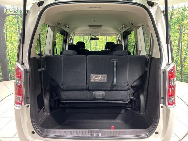 ���i�̂���������ʋ΁A���}���ɏ\���ȉ׎��X�y�[�X���m�ۂ��Ă���܂��B�Z�J���h�V�[�g��|���ƁA�傫�ȉו��̐ύڂ��\�ł���