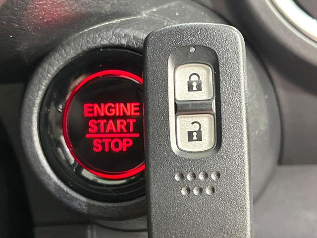 �yHonda�X�}�[�g�L�[�z�J�o����|�P�b�g�ɓ��ꂽ�܂܂ł��h�A�̎{���E�������\�ȃX�}�[�g�L�[�𑕔��B�G���W���̃I���E�I�t�����J�M�����o���K�v����������Ƃ��Ă��֗��ł���