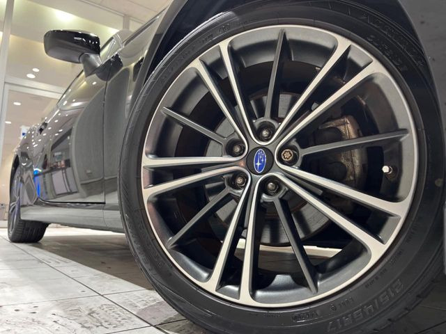 �y����17�C���`�A���~�z�C�[���z�O�ςɃ}�b�`���������A���~�z�C�[���𑕒����Ă���܂��B�e��ЊO�A���~�z�C�[����A�X�^�b�h���X�^�C�����戵�����Ă���܂��B���񂲑��k����������