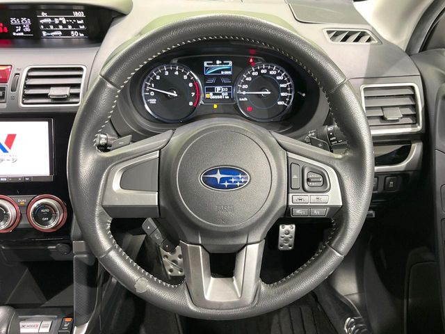 �y�����v�����X�e�A�����O�z�㎿�Ȋv���g�p���邱�ƂŁA��ɂ����������݂ƂĂ��^�]���₷���n���h���ł���