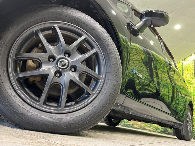 �y����16�C���`�A���~�z�C�[���z�O�ςɃ}�b�`���������A���~�z�C�[���𑕒����Ă���܂��B�e��ЊO�A���~�z�C�[����A�X�^�b�h���X�^�C�����戵�����Ă���܂��B���񂲑��k����������