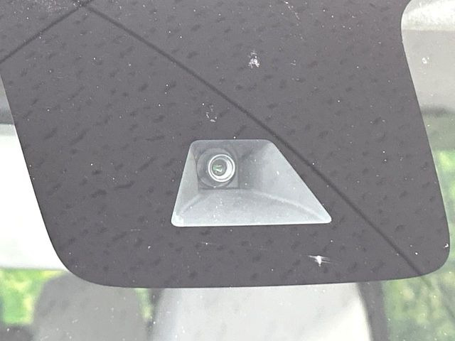 �y�G�}�[�W�F���V�[�u���[�L�z���s���ɑO���̎ԗ�����F�����A�Փ˂������Ȏ��͌x��ƃu���[�L�ŏՓˉ���Ɣ�Q�y�����A�V�X�g�B�����S�Ƀh���C�u�����y���݂��������܂��B