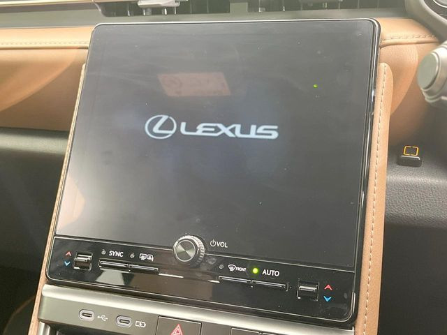 �y9.8�C���` �f�B�X�v���C�I�[�f�B�I�z���ʂ̃f�B�X�v���C��AppleCarPlay��AndroidAuto�����p�\�B�傫�ȉ�ʂŃX�}�z�i�r�A�v���������p���������܂���