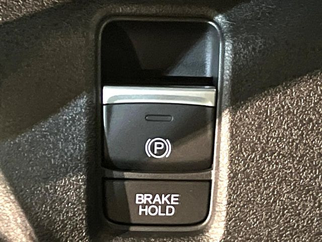 �y�I�[�g�u���[�L�z�[���h�z�M���҂���a�؂Œ�Ԏ��Ƀu���[�L���瑫�𗣂��Ă��A��~��Ԃ�ێ����Ă���܂��B�O�i����Ƃ��̓A�N�Z���𓥂߂Ύ����ŉ��������̂ň��S��X���^�]���y�ɂȂ�܂���