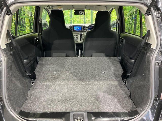 ���i�̂���������ʋ΁A���}���ɏ\���ȉ׎��X�y�[�X���m�ۂ��Ă���܂��B�Z�J���h�V�[�g��|���ƁA�傫�ȉו��̐ύڂ��\�ł���