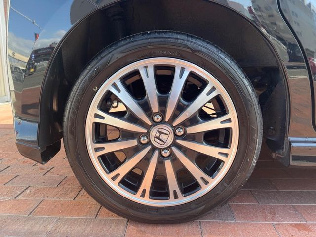 �y����15�C���`�A���~�z�C�[���z�O�ςɃ}�b�`���������A���~�z�C�[���𑕒����Ă���܂��B�e��ЊO�A���~�z�C�[����A�X�^�b�h���X�^�C�����戵�����Ă���܂��B���񂲑��k����������