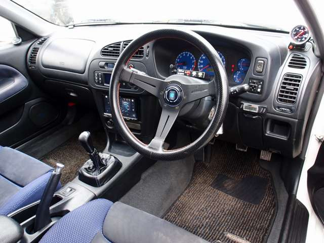 �������Y��Ƀ��[���N���[�j���O�ς݂ƂȂ�܂��B���΂��̌��ȏL����F���܂̏L����������܂���B����]�ɉ�����RECARO���Ȃǂ̃X�|�[�c�V�[�g�ɕύX���\�ł��B���C�y�ɂ����k�������܂�