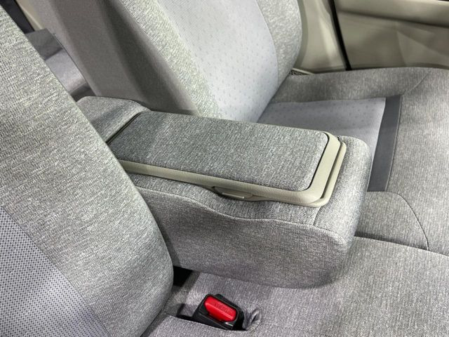 【アームレスト】運転中の身体の負担を軽減してくれるアームレストを装備♪