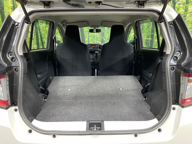 ���i�̂���������ʋ΁A���}���ɏ\���ȉ׎��X�y�[�X���m�ۂ��Ă���܂��B�Z�J���h�V�[�g��|���ƁA�傫�ȉו��̐ύڂ��\�ł���