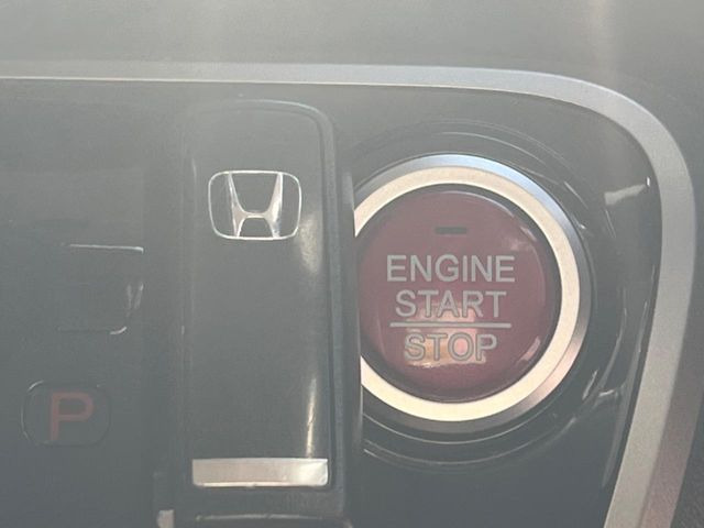 �yHonda�X�}�[�g�L�[�z�J�o����|�P�b�g�ɓ��ꂽ�܂܂ł��h�A�̎{���E�������\�ȃX�}�[�g�L�[�𑕔��B�G���W���̃I���E�I�t�����J�M�����o���K�v����������Ƃ��Ă��֗��ł���