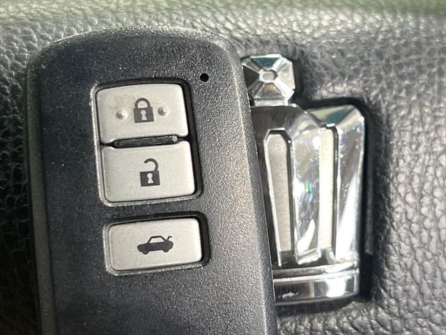 �y�X�}�[�g�L�[�z�J�o����|�P�b�g�ɓ��ꂽ�܂܂ł��h�A�̎{���E�������\�ȃX�}�[�g�L�[�𑕔��B�G���W���̃I���E�I�t�����J�M�����o���K�v����������Ƃ��Ă��֗��ł���