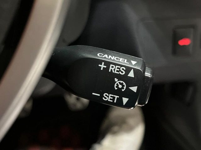 �y�N���[�Y�R���g���[���z�������H�����N���N���s�B�A�N�Z���𗣂��Ă���葬�x�ő��s���ł��A�������^�]���̕��S���y��!�����E�������ȒP�ȃX�C�b�`����Œ����ł��܂��B