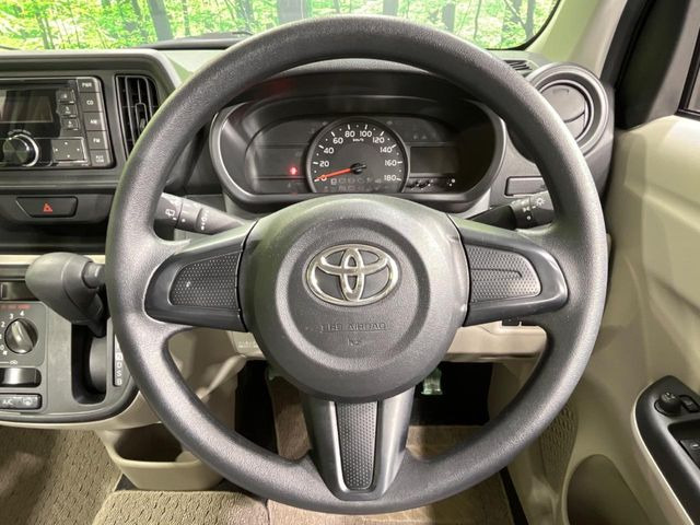 インテリアに合わせたデザインのステアリングは、運転される方のことも考え、運転しやすい形状、大きさです。是非一度、実際に触ってお確かめください。