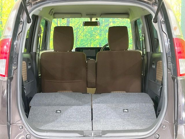 ���i�̂���������ʋ΁A���}���ɏ\���ȉ׎��X�y�[�X���m�ۂ��Ă���܂��B�Z�J���h�V�[�g��|���ƁA�傫�ȉו��̐ύڂ��\�ł���