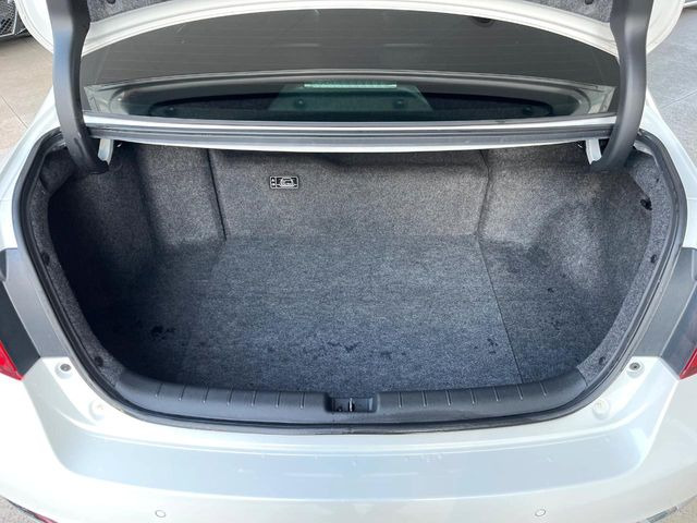 ���i�̂���������ʋ΁A���}���ɏ\���ȉ׎��X�y�[�X���m�ۂ��Ă���܂��B