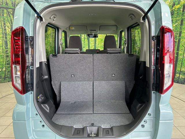 ���i�̂���������ʋ΁A���}���ɏ\���ȉ׎��X�y�[�X���m�ۂ��Ă���܂��B�Z�J���h�V�[�g��|���ƁA�傫�ȉו��̐ύڂ��\�ł���