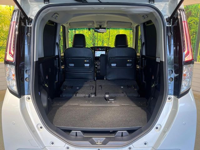 ���ڃV�[�g�͑O��X���C�h���\�ł��B���ɉ�����Α������L������������A�O�ɋl�߂�Α傫�ȃ��Q�b�W�X�y�[�X���m�ۂł��܂��B�V�[���ɉ����Ďg�������ł��邩��Ƃ��Ă��֗��ł���