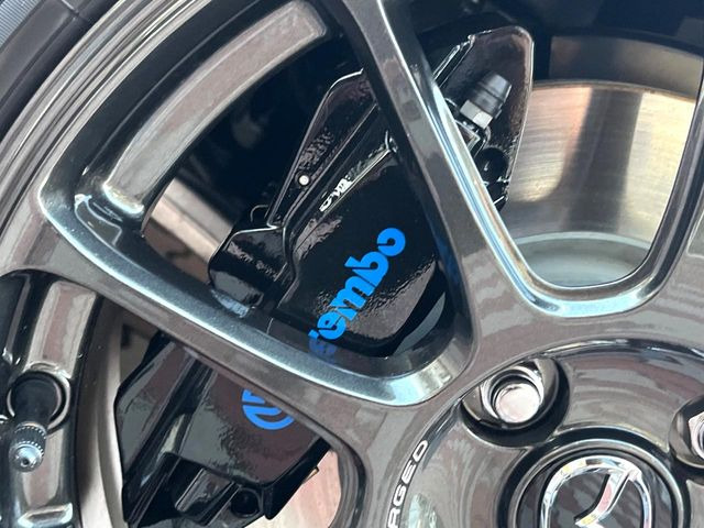 �y�u�����{���L�����p�[�z�n�C�p���[�ԗ��ɂ͋��͂ȃu���[�L���K�{!���E�̃X�[�p�[�J�[�ɂ��̗p�����C�^���A�̍������[�J�[�u�u�����{�v�𑕒�!�F�N�₩�ȃL�����p�[���X�|�[�e�B�Ȉ�ۂ��������Ă܂���