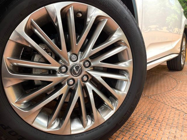 �y����20�C���`�A���~�z�C�[���z�O�ςɃ}�b�`���������A���~�z�C�[���𑕒����Ă���܂��B�e��ЊO�A���~�z�C�[����A�X�^�b�h���X�^�C�����戵�����Ă���܂��B���񂲑��k����������