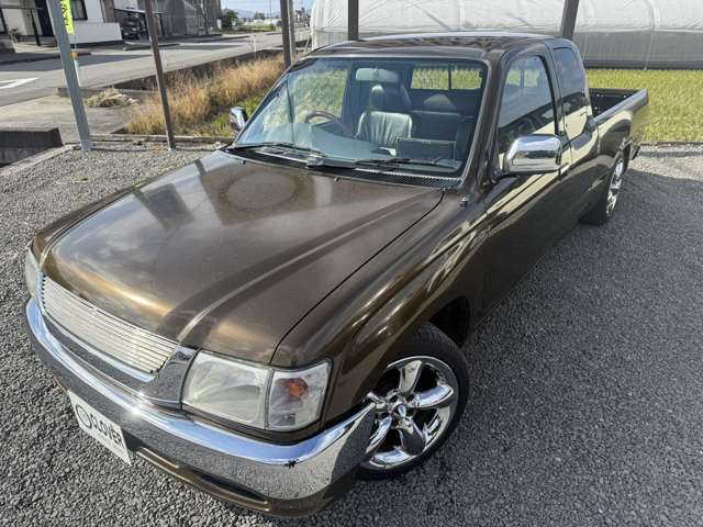 ハイラックススポーツピックアップ 2.0 エクストラキャブ 標準ボディ