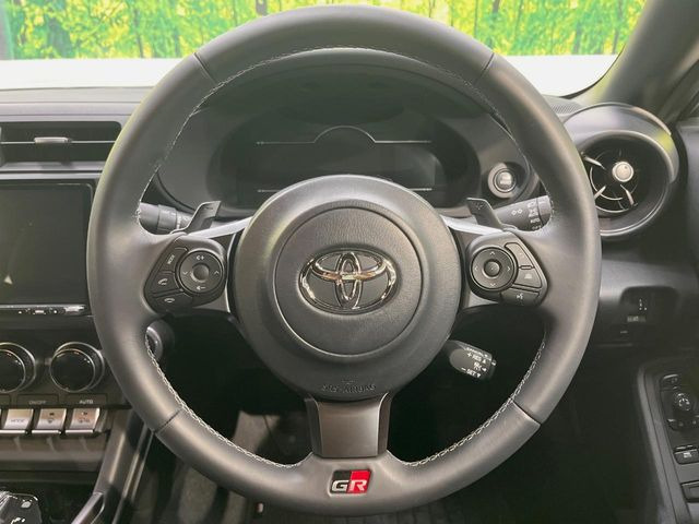 �y�����v�����X�e�A�����O�z�㎿�Ȋv���g�p���邱�ƂŁA��ɂ����������݂ƂĂ��^�]���₷���n���h���ł���