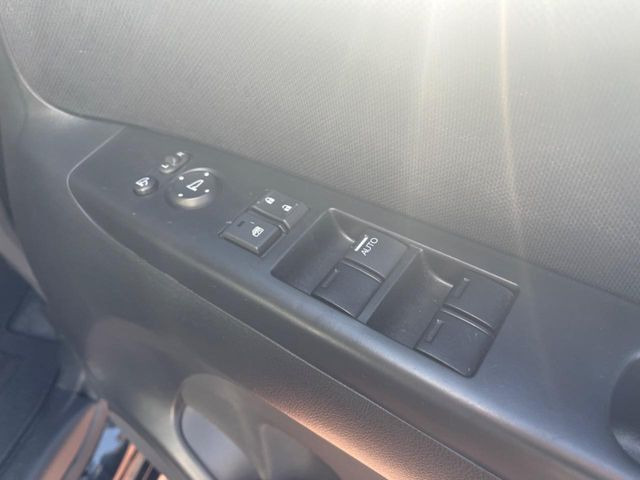 �y�d���i�[�~���[�z�T�C�h�~���[�͓d���i�[���ƂȂ��Ă���A�������ԏ�ł��L�Y�������X�N��}�����܂��B