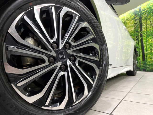 �y����17�C���`�A���~�z�C�[���z�O�ςɃ}�b�`���������A���~�z�C�[���𑕒����Ă���܂��B�e��ЊO�A���~�z�C�[����A�X�^�b�h���X�^�C�����戵�����Ă���܂��B���񂲑��k����������