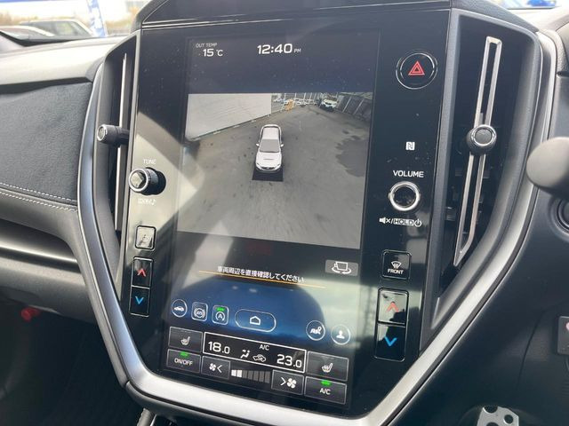 �y�}���`�e���C�����j�^�[�z�Ԃ̃t�����g��T�C�h�̃J�����摜�𓯎��Ƀ��j�^�[�\�����邱�ƂŁA���H�⋷�����𑖍s���ł����͂̏󋵊m�F���ł����S!�{�iSUV�ɂ��ꂵ�������ł���