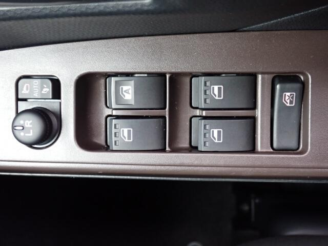 �d���i�[���h�A�~���[�E�p���[�E�B���h�E�������Ă��܂��B