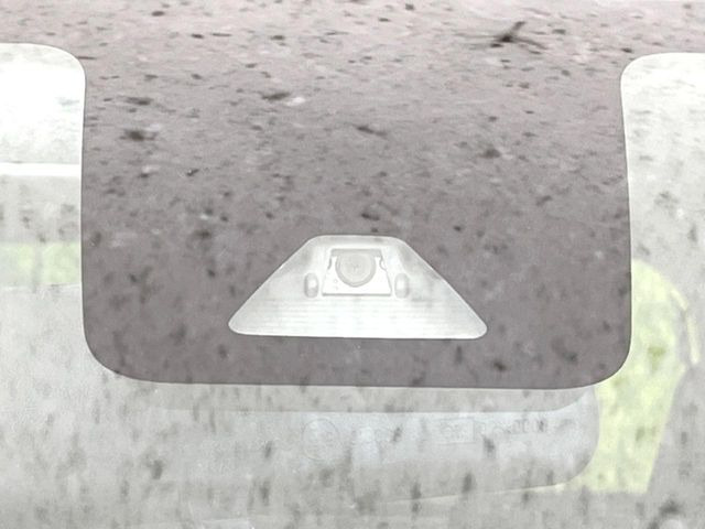 �y�X�}�[�g�A�V�X�g�z���s���ɑO���̎ԗ�����F�����A�Փ˂������Ȏ��͌x��ƃu���[�L�ŏՓˉ���Ɣ�Q�y�����A�V�X�g�B�����S�Ƀh���C�u�����y���݂��������܂��B