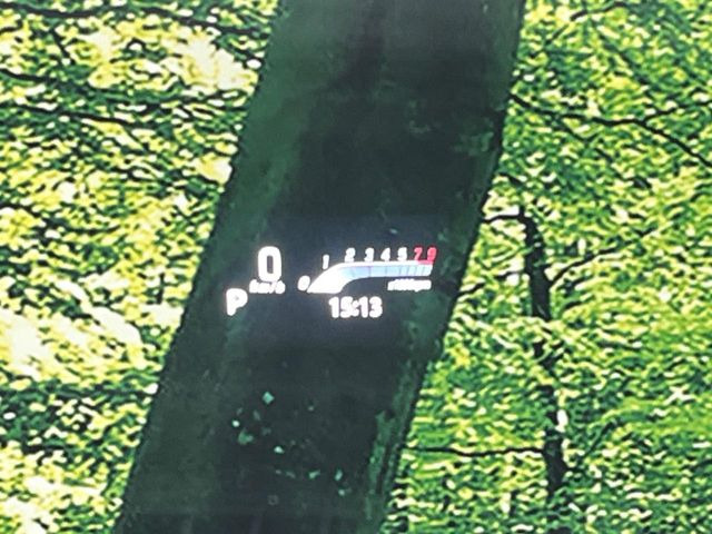 �y�J���[�w�b�h�A�b�v�f�B�X�v���C�z���݂̑��x�⑖�s�����f�W�^���\���ŉ^�]�ȑO���̃K���X�ɓ��e!�J���[�t���Ŏ��F���������A�^�]���ڐ������炳���K�v�ȏ����m�F�ł���̂łƂ��Ă��֗��ň��S!