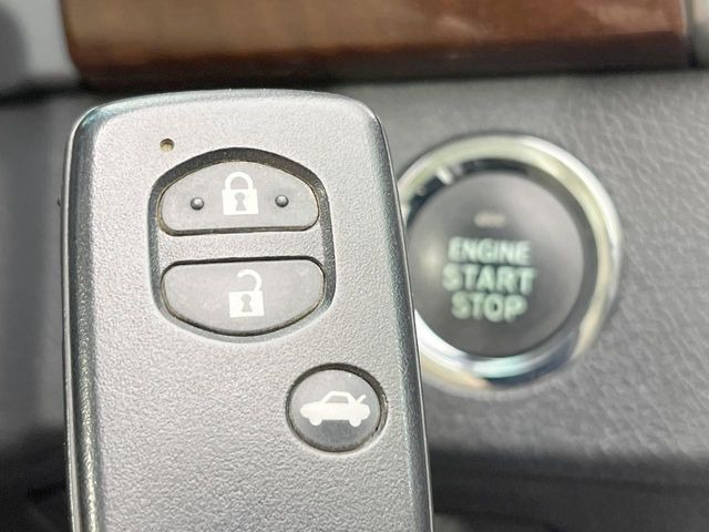 �y�X�}�[�g�L�[�z�J�o����|�P�b�g�ɓ��ꂽ�܂܂ł��h�A�̎{���E�������\�ȃX�}�[�g�L�[�𑕔��B�G���W���̃I���E�I�t�����J�M�����o���K�v����������Ƃ��Ă��֗��ł���