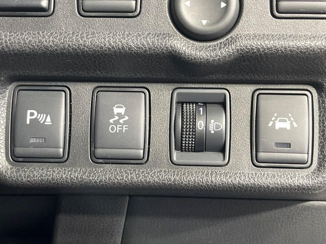 �y������h�~���u�z�ԗ��̉���������m����ƁA�����I�Ɏԗ��̐i�s������ۂ悤�Ɏԗ��𐧌䂵�܂��B�J�̓��ȂǊ���₷���H�ʏ󋵂ł����S�ȉ^�]���\�ł��B