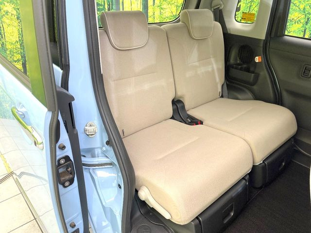 後部座席も気になるようなキズ・汚れやへたり等、大きなダメージはなく、良好な状態です。