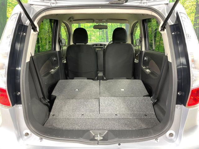 ���i�̂���������ʋ΁A���}���ɏ\���ȉ׎��X�y�[�X���m�ۂ��Ă���܂��B�Z�J���h�V�[�g��|���ƁA�傫�ȉו��̐ύڂ��\�ł���