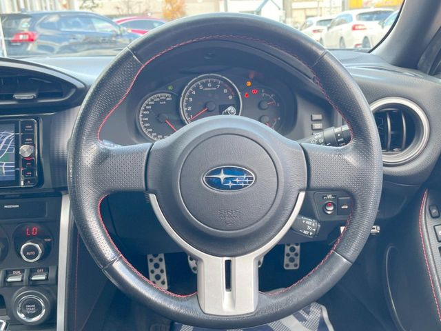 �y�����v�����X�e�A�����O�z�㎿�Ȋv���g�p���邱�ƂŁA��ɂ����������݂ƂĂ��^�]���₷���n���h���ł���