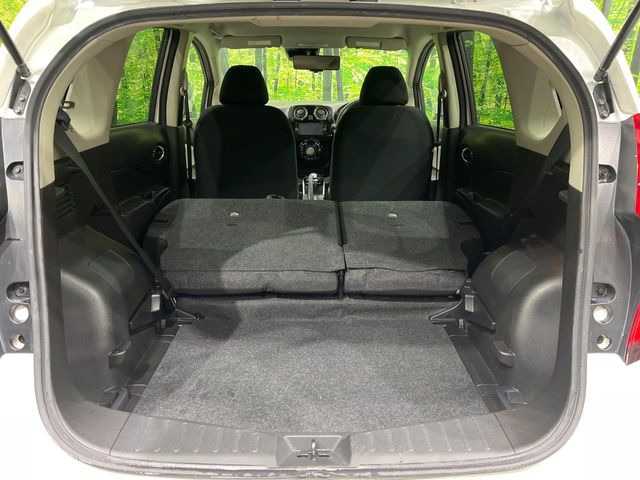 ���i�̂���������ʋ΁A���}���ɏ\���ȉ׎��X�y�[�X���m�ۂ��Ă���܂��B�Z�J���h�V�[�g��|���ƁA�傫�ȉו��̐ύڂ��\�ł���