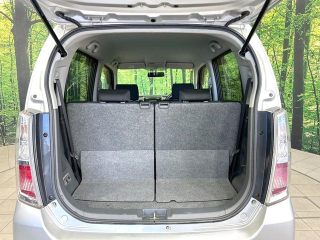 ���i�̂���������ʋ΁A���}���ɏ\���ȉ׎��X�y�[�X���m�ۂ��Ă���܂��B�Z�J���h�V�[�g��|���ƁA�傫�ȉו��̐ύڂ��\�ł���