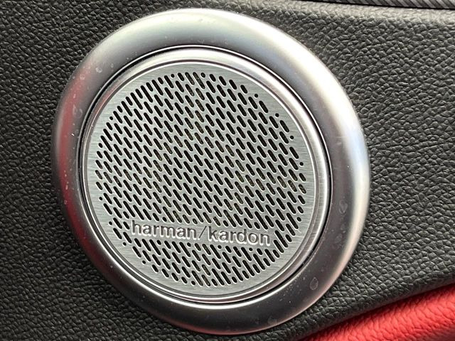 ��harman/kardon�T�E���h�V�X�e��:�I�[�f�B�I��僁�[�J�[����|����v���~�A���X�s�[�J�[�𑕔��B�����̃X�s�[�J�[����A���̗������܂ŕ����鍂�i���ȉ��y�����y���݂��������܂��B