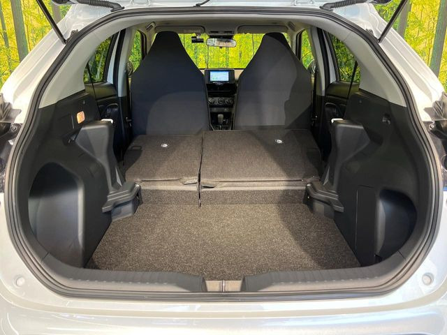 ���i�̂���������ʋ΁A���}���ɏ\���ȉ׎��X�y�[�X���m�ۂ��Ă���܂��B�Z�J���h�V�[�g��|���ƁA�傫�ȉו��̐ύڂ��\�ł���