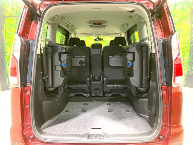 ���i�̂���������ʋ΁A���}���ɏ\���ȉ׎��X�y�[�X���m�ۂ��Ă���܂��B�Z�J���h�V�[�g��|���ƁA�傫�ȉו��̐ύڂ��\�ł���