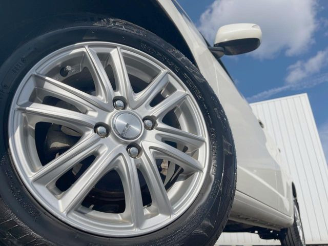 �y14�C���`�A���~�z�C�[���z�O�ςɃ}�b�`�����A���~�z�C�[���𑕒����Ă���܂��B�e��A���~�z�C�[����A�X�^�b�h���X�^�C�����戵�����Ă���܂��B���񂲑��k����������