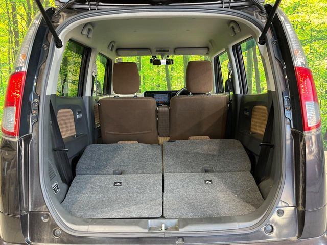 ���i�̂���������ʋ΁A���}���ɏ\���ȉ׎��X�y�[�X���m�ۂ��Ă���܂��B�Z�J���h�V�[�g��|���ƁA�傫�ȉו��̐ύڂ��\�ł���